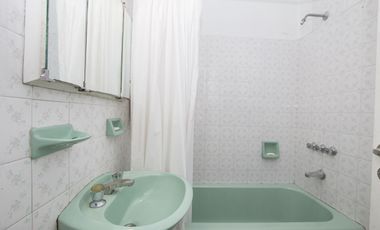 ¡Encantador PH de 5 ambientes en Mataderos con dos patios y Terraza!