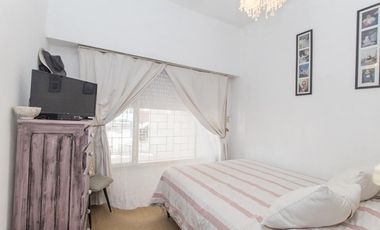 ¡Encantador PH de 5 ambientes en Mataderos con dos patios y Terraza!