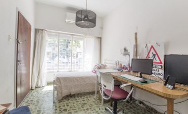 ¡Encantador PH de 5 ambientes en Mataderos con dos patios y Terraza!