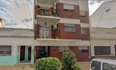 Venta Departamento en Lanús Oeste de 2 ambientes Planta Baja al Frente con Patio