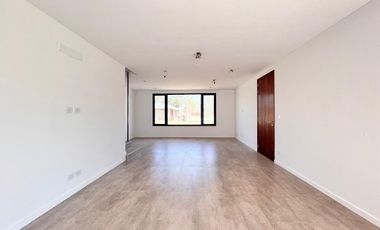 Venta casa de tres dormitorios con quincho y piscina, 235 m2 totales.  La Rinconada, Ibarlucea