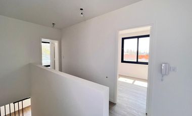 Venta casa de tres dormitorios con quincho y piscina, 235 m2 totales.  La Rinconada, Ibarlucea