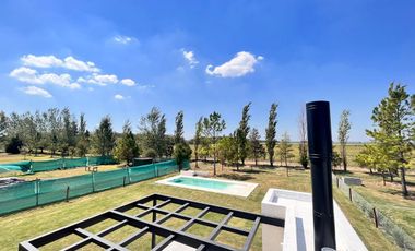 Venta casa de tres dormitorios con quincho y piscina, 235 m2 totales.  La Rinconada, Ibarlucea