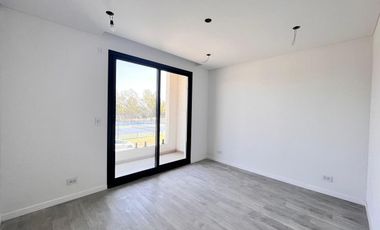 Venta casa de tres dormitorios con quincho y piscina, 235 m2 totales.  La Rinconada, Ibarlucea