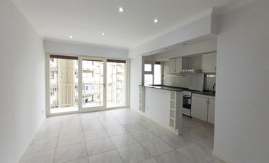 3 AMBIENTES CON BALCON SALIENTE