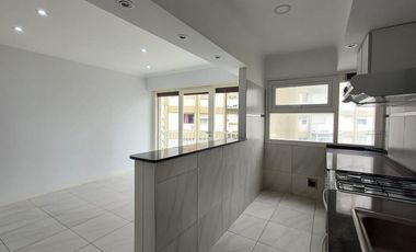 3 AMBIENTES CON BALCON SALIENTE