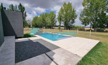 Casa en Barrio La Magdalena, en Barrio Histórico sobre hermoso lote de 1077 m2 en Canning