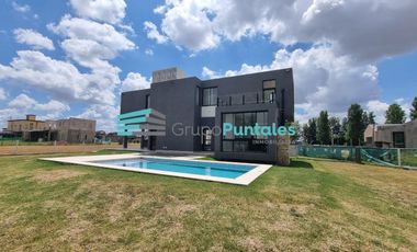 Casa en Barrio La Magdalena, en Barrio Histórico sobre hermoso lote de 1077 m2 en Canning