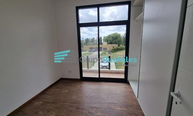 Casa en Barrio La Magdalena, en Barrio Histórico sobre hermoso lote de 1077 m2 en Canning