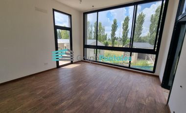 Casa en Barrio La Magdalena, en Barrio Histórico sobre hermoso lote de 1077 m2 en Canning