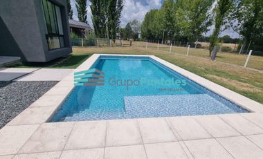 Casa en Barrio La Magdalena, en Barrio Histórico sobre hermoso lote de 1077 m2 en Canning