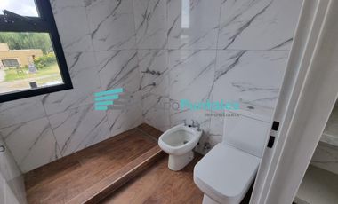 Casa en Barrio La Magdalena, en Barrio Histórico sobre hermoso lote de 1077 m2 en Canning