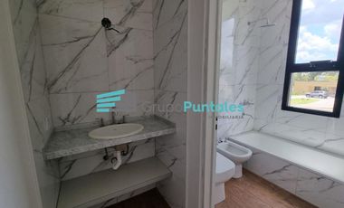 Casa en Barrio La Magdalena, en Barrio Histórico sobre hermoso lote de 1077 m2 en Canning