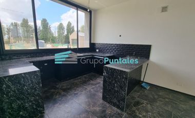 Casa en Barrio La Magdalena, en Barrio Histórico sobre hermoso lote de 1077 m2 en Canning