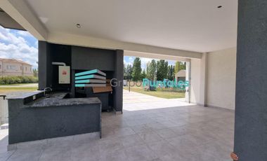 Casa en Barrio La Magdalena, en Barrio Histórico sobre hermoso lote de 1077 m2 en Canning