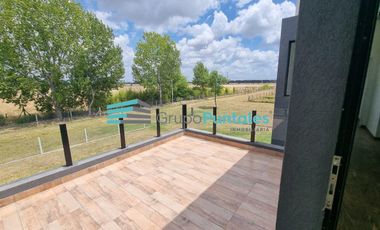 Casa en Barrio La Magdalena, en Barrio Histórico sobre hermoso lote de 1077 m2 en Canning