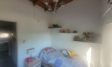 Duplex en Gonnet con Cochera y amplio jardin