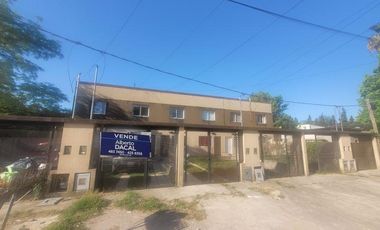 Duplex en Gonnet con Cochera y amplio jardin