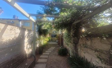 Duplex en Gonnet con Cochera y amplio jardin