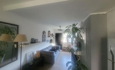 Duplex en Gonnet con Cochera y amplio jardin