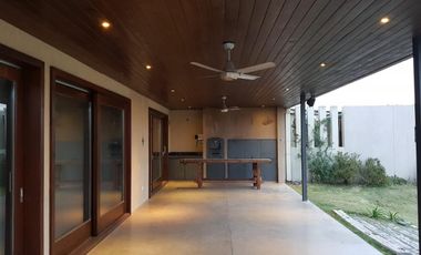 CASA VENTA 3 DORMITORIOS BARRIO CERRADO PUERTO ROLDAN