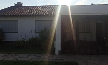 Casa en venta - 4 Dormitorios 3 Baños 1 Cochera - 456Mts2 - Pergamino