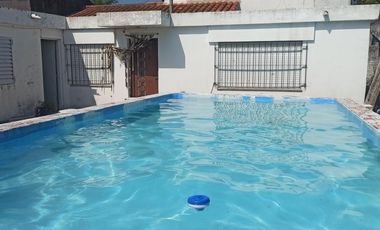 Casa en venta - 4 Dormitorios 3 Baños 1 Cochera - 456Mts2 - Pergamino