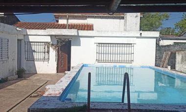 Casa en venta - 4 Dormitorios 3 Baños 1 Cochera - 456Mts2 - Pergamino