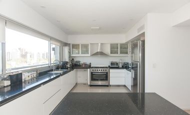 Departamento triplex muy luminoso con cuatro cocheras y parrilla privada - Quilmes