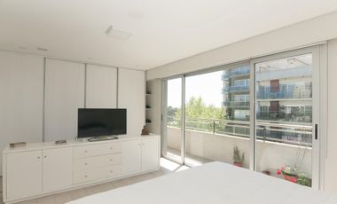 Departamento triplex muy luminoso con cuatro cocheras y parrilla privada - Quilmes