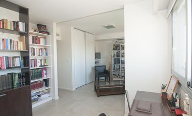 Departamento triplex muy luminoso con cuatro cocheras y parrilla privada - Quilmes