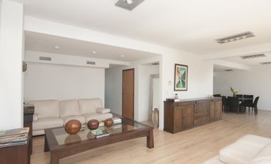 Departamento triplex muy luminoso con cuatro cocheras y parrilla privada - Quilmes