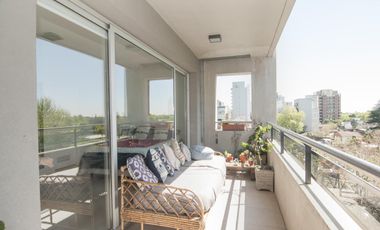 Departamento triplex muy luminoso con cuatro cocheras y parrilla privada - Quilmes