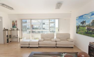 Departamento triplex muy luminoso con cuatro cocheras y parrilla privada - Quilmes