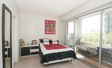 Departamento triplex muy luminoso con cuatro cocheras y parrilla privada - Quilmes
