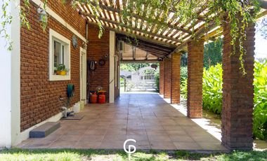 CASA QUINTA EN VENTA EN 20 DE JUNIO , PARQUE Y PILETA