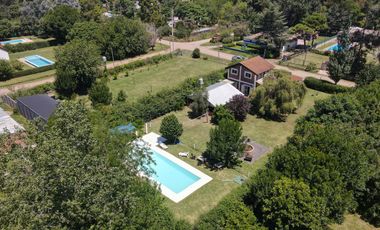 CASA QUINTA EN VENTA EN 20 DE JUNIO , PARQUE Y PILETA