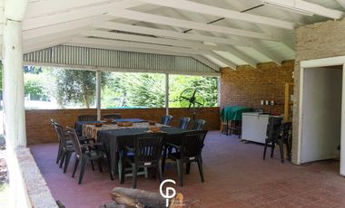 CASA QUINTA EN VENTA EN 20 DE JUNIO , PARQUE Y PILETA