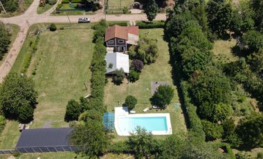 CASA QUINTA EN VENTA EN 20 DE JUNIO , PARQUE Y PILETA