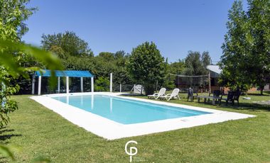 CASA QUINTA EN VENTA EN 20 DE JUNIO , PARQUE Y PILETA