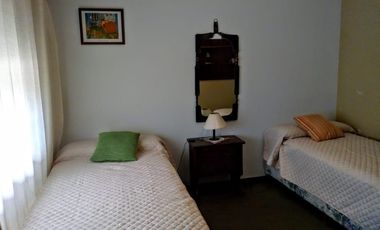 Casa en venta - 3 dormitorios 2 baños - 225mts2 - Villa Gesell