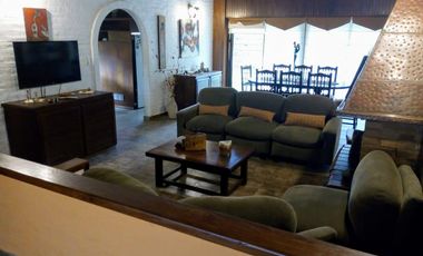Casa en venta - 3 dormitorios 2 baños - 225mts2 - Villa Gesell