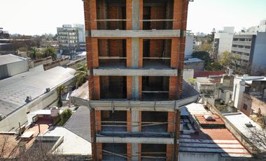 Departamento  en venta 1 dormitorio 45  metros-frente-Pozo - Avenida 7-La Plata