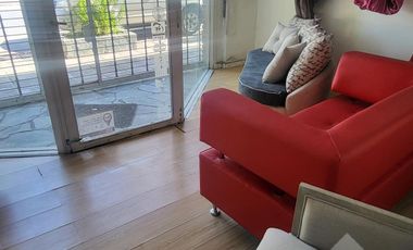 Venta Local comercial y 2 dptos en calle San Martin,  pleno centro de Neuquén