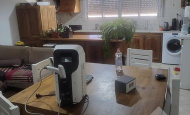 Venta Local comercial y 2 dptos en calle San Martin,  pleno centro de Neuquén