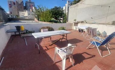 Venta Local comercial y 2 dptos en calle San Martin,  pleno centro de Neuquén