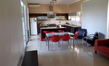 Casa en alquiler - 3 Dormitorios 3 Baños - Cochera - 836Mts2 - La Plata