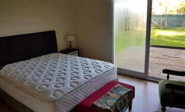 Casa en alquiler - 3 Dormitorios 3 Baños - Cochera - 836Mts2 - La Plata