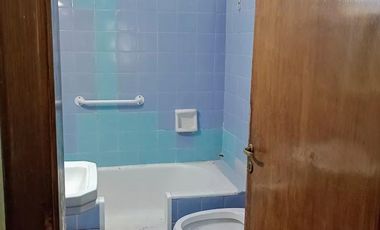 Casa en venta - 3 Dormitorios 1 Baño - Cochera - 240Mts2 - Lanús