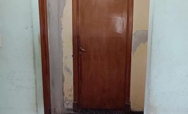 Casa en venta - 3 Dormitorios 1 Baño - Cochera - 240Mts2 - Lanús